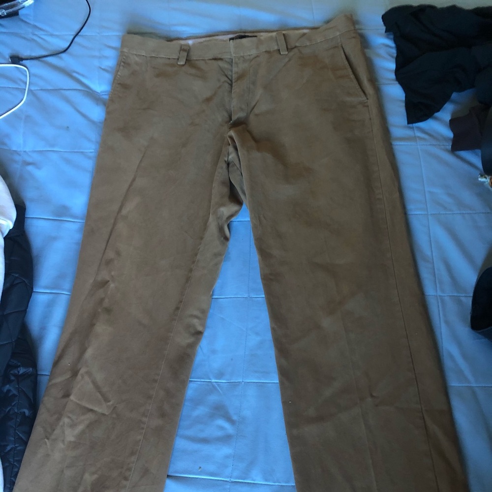 Khaki men’s chino pants. Banana Republic